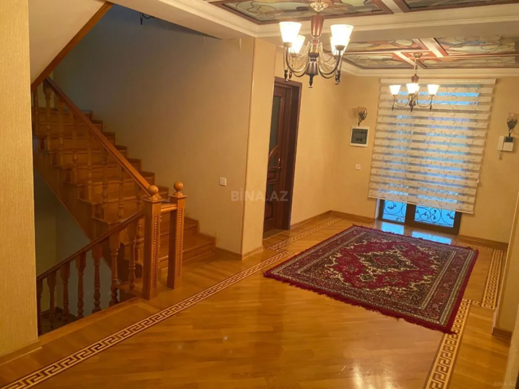 Kirayə verilir 9 otaqlı həyət evi 450 m²