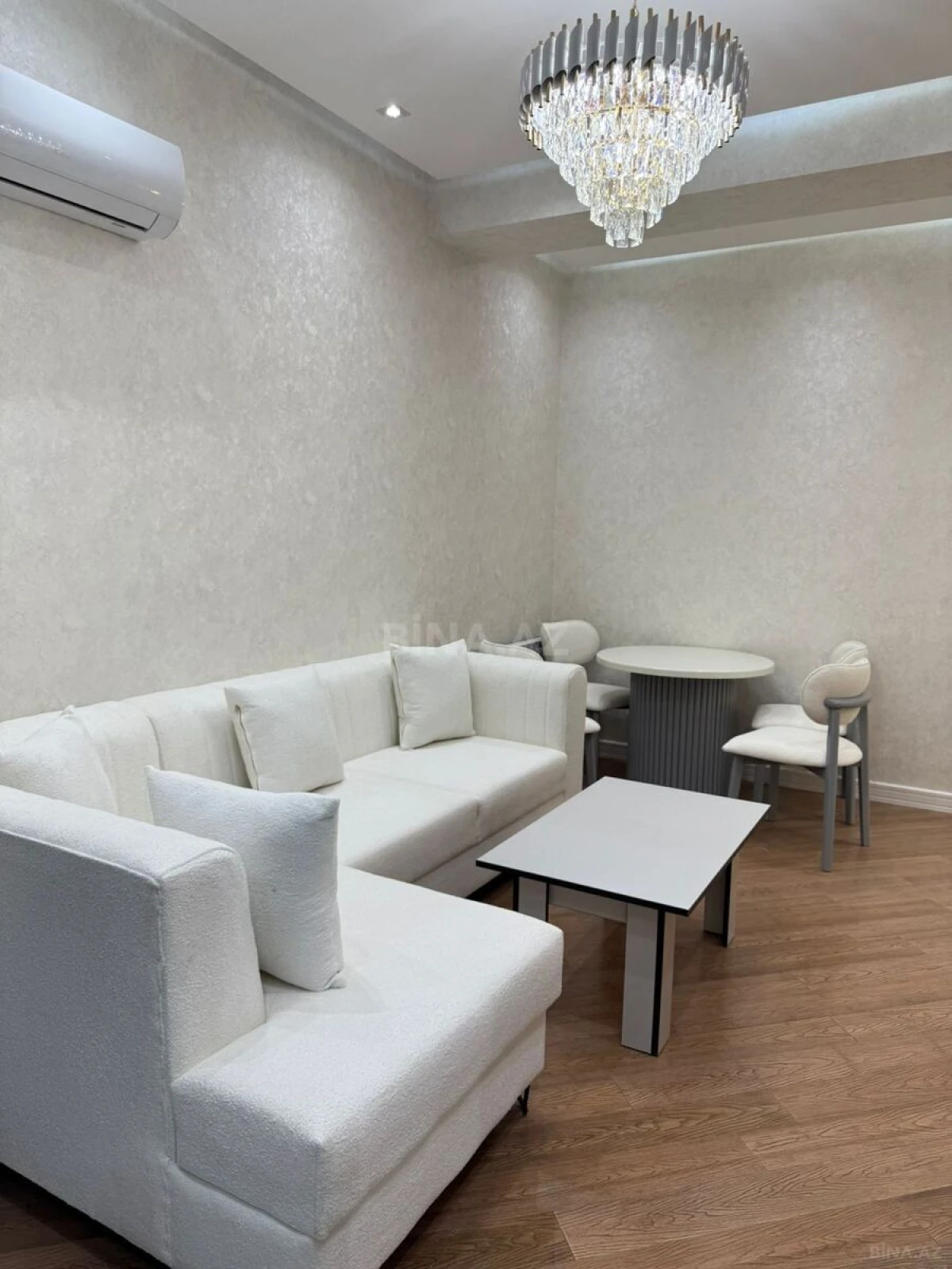 Kirayə verilir 2 otaqlı mənzil 68 m²