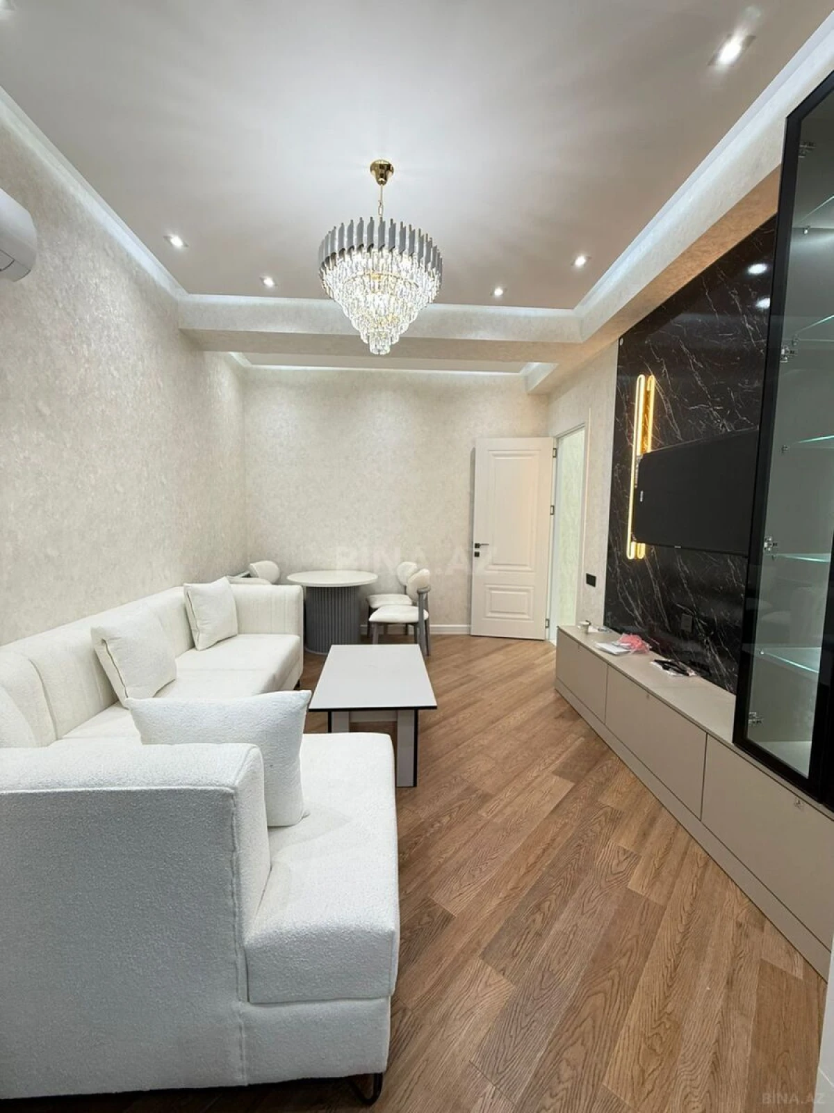 Kirayə verilir 2 otaqlı mənzil 68 m²