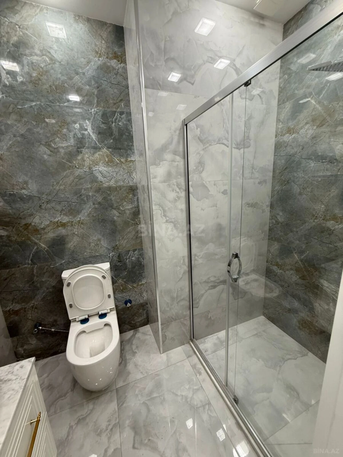 Kirayə verilir 2 otaqlı mənzil 68 m²