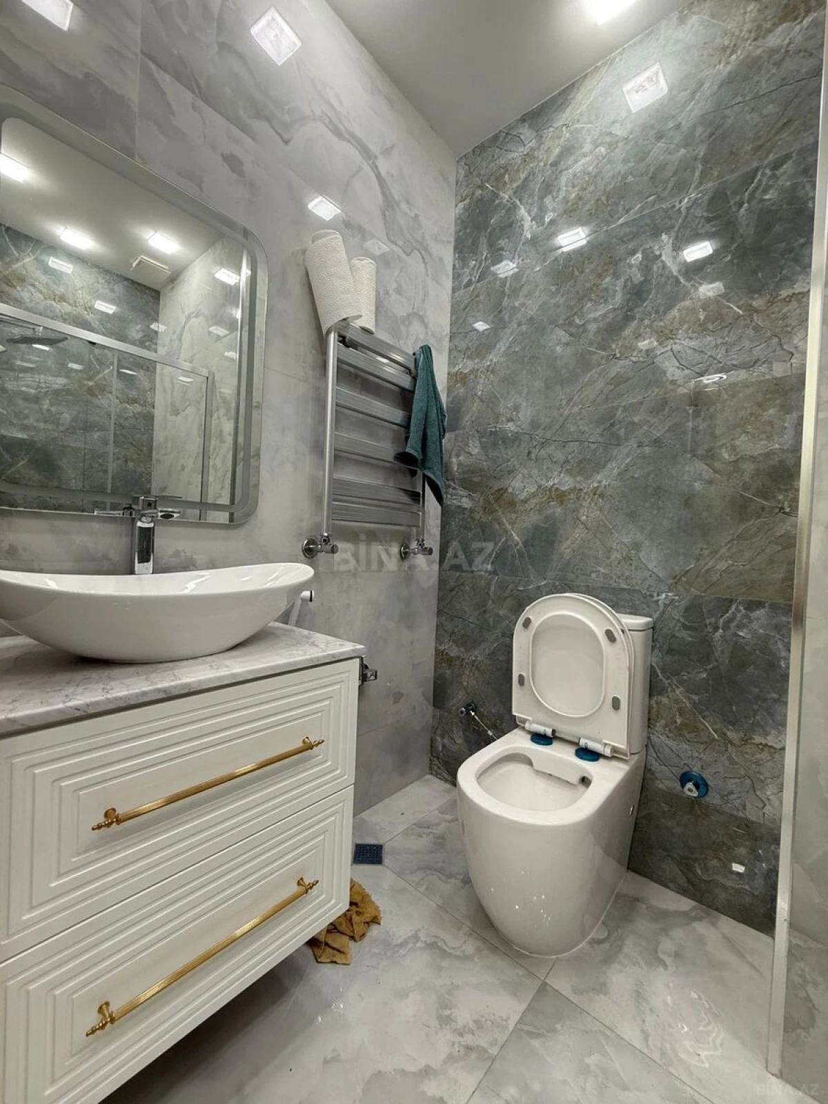 Kirayə verilir 2 otaqlı mənzil 68 m²