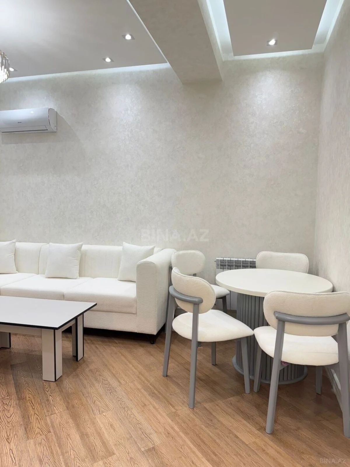 Kirayə verilir 2 otaqlı mənzil 68 m²