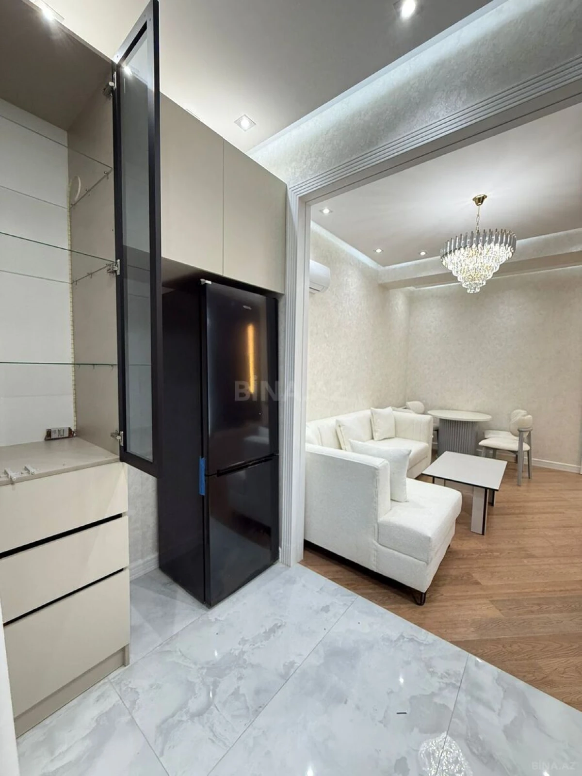 Kirayə verilir 2 otaqlı mənzil 68 m²