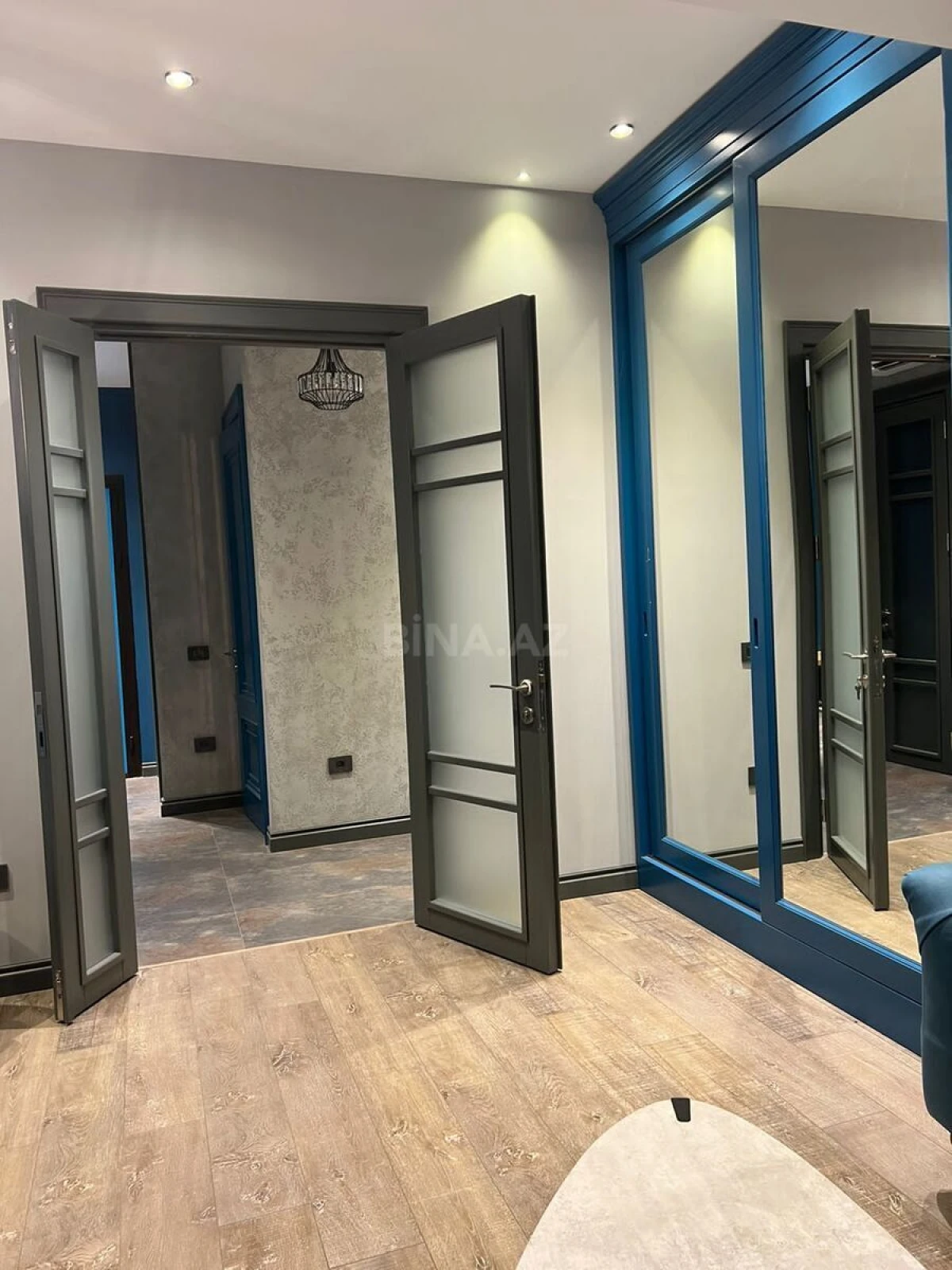 Kirayə verilir 2 otaqlı mənzil 96 m²