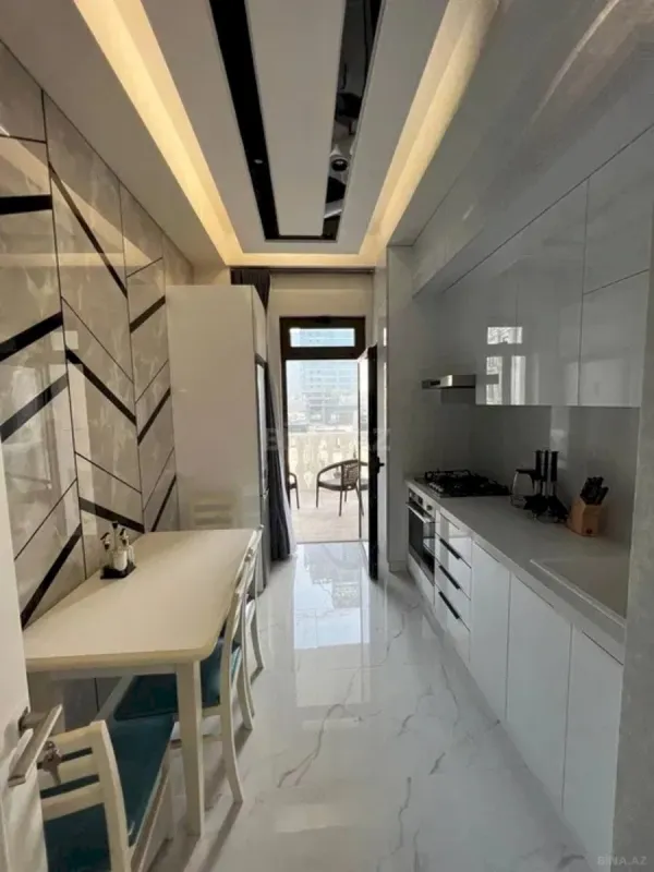 Kirayə verilir 2 otaqlı mənzil 90 m²