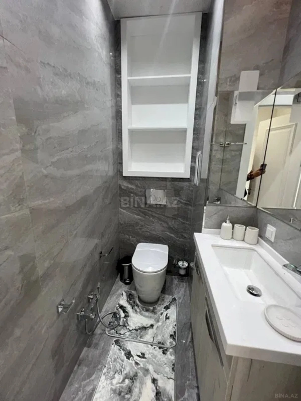 Kirayə verilir 2 otaqlı mənzil 90 m²