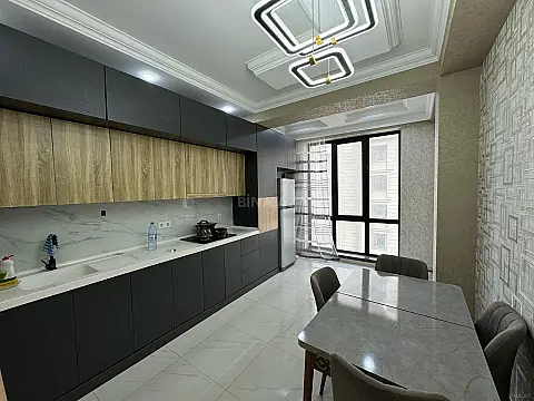 Satılır 2 otaqlı mənzil 106 m²