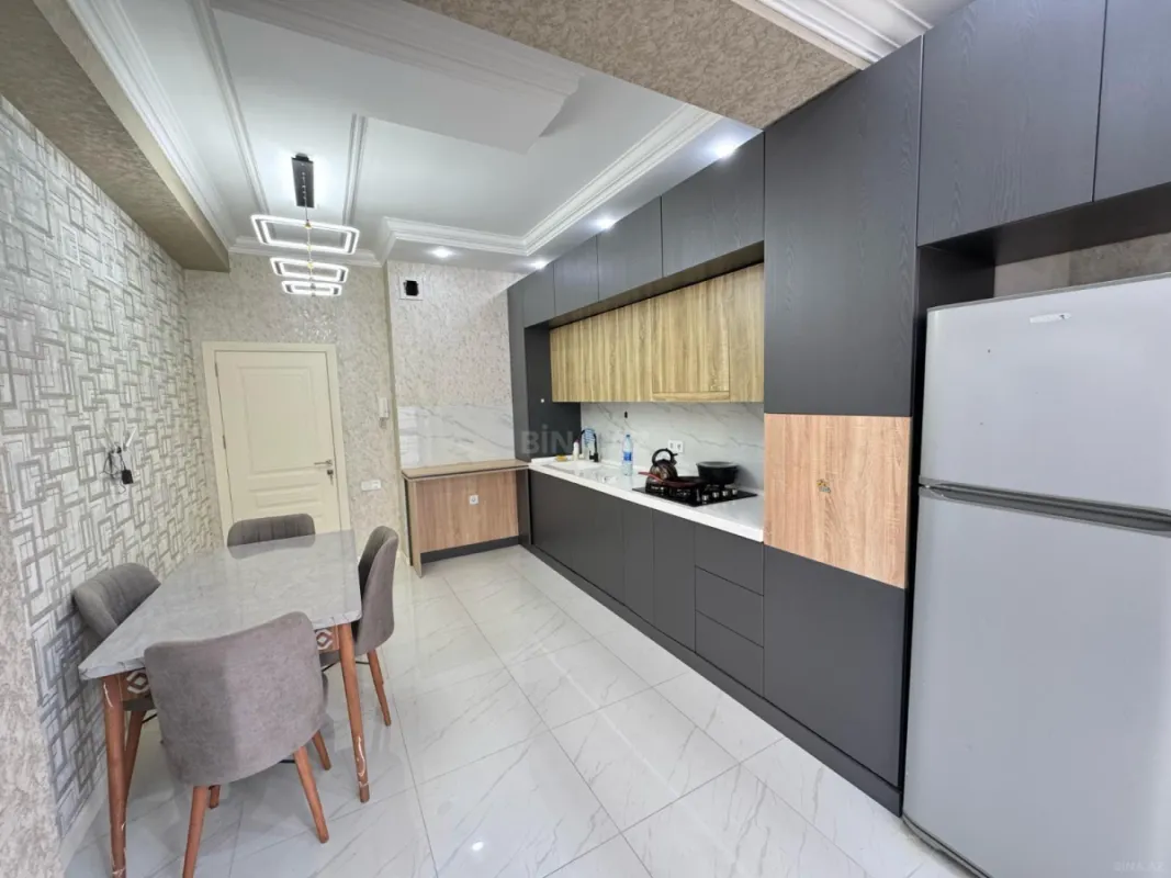 Satılır 2 otaqlı mənzil 106 m²