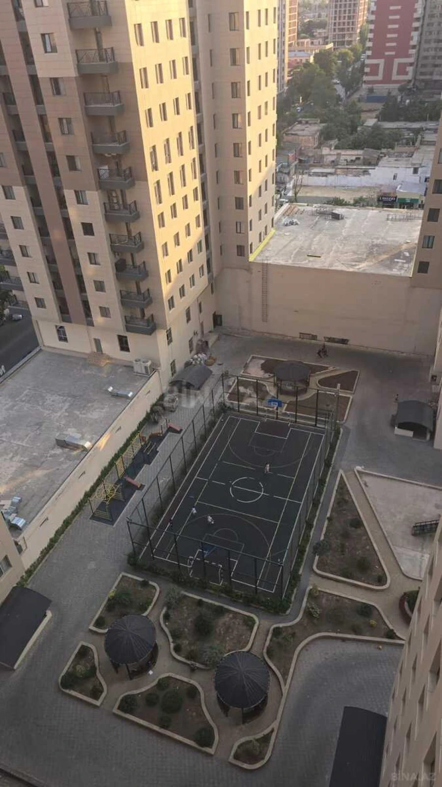 Satılır 4 otaqlı mənzil 192.5 m²