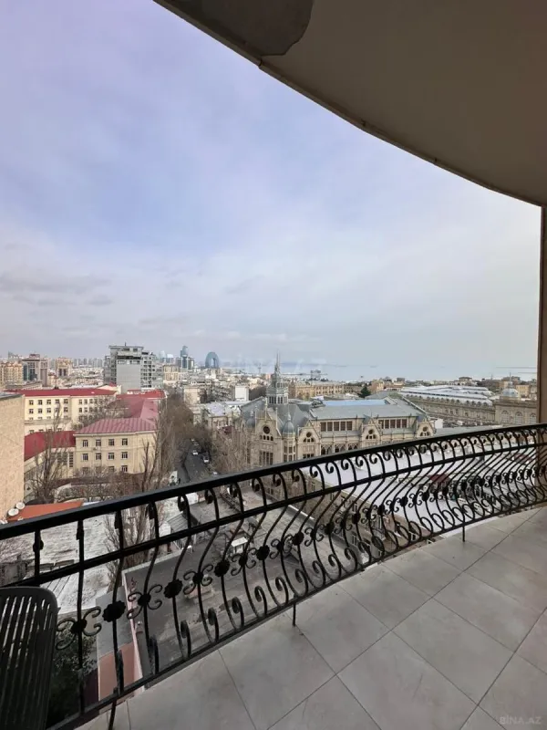 Kirayə verilir 3 otaqlı mənzil 135 m²