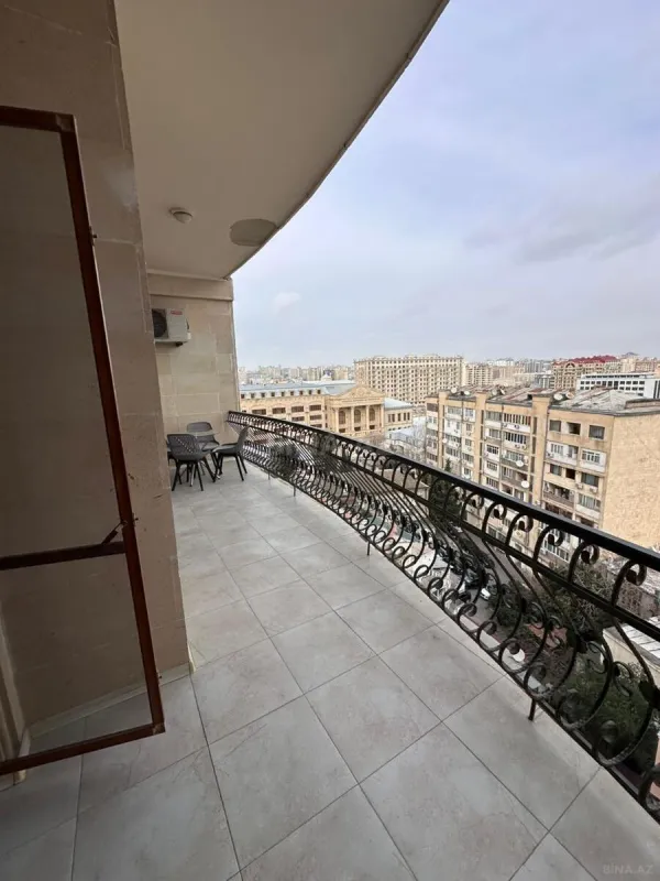 Kirayə verilir 3 otaqlı mənzil 135 m²