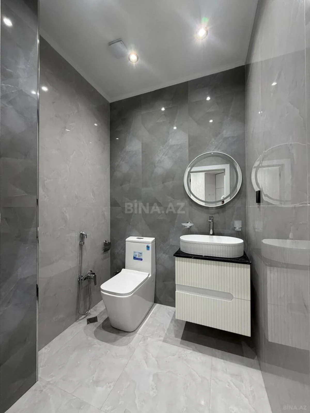 Satılır 3 otaqlı mənzil 108 m²
