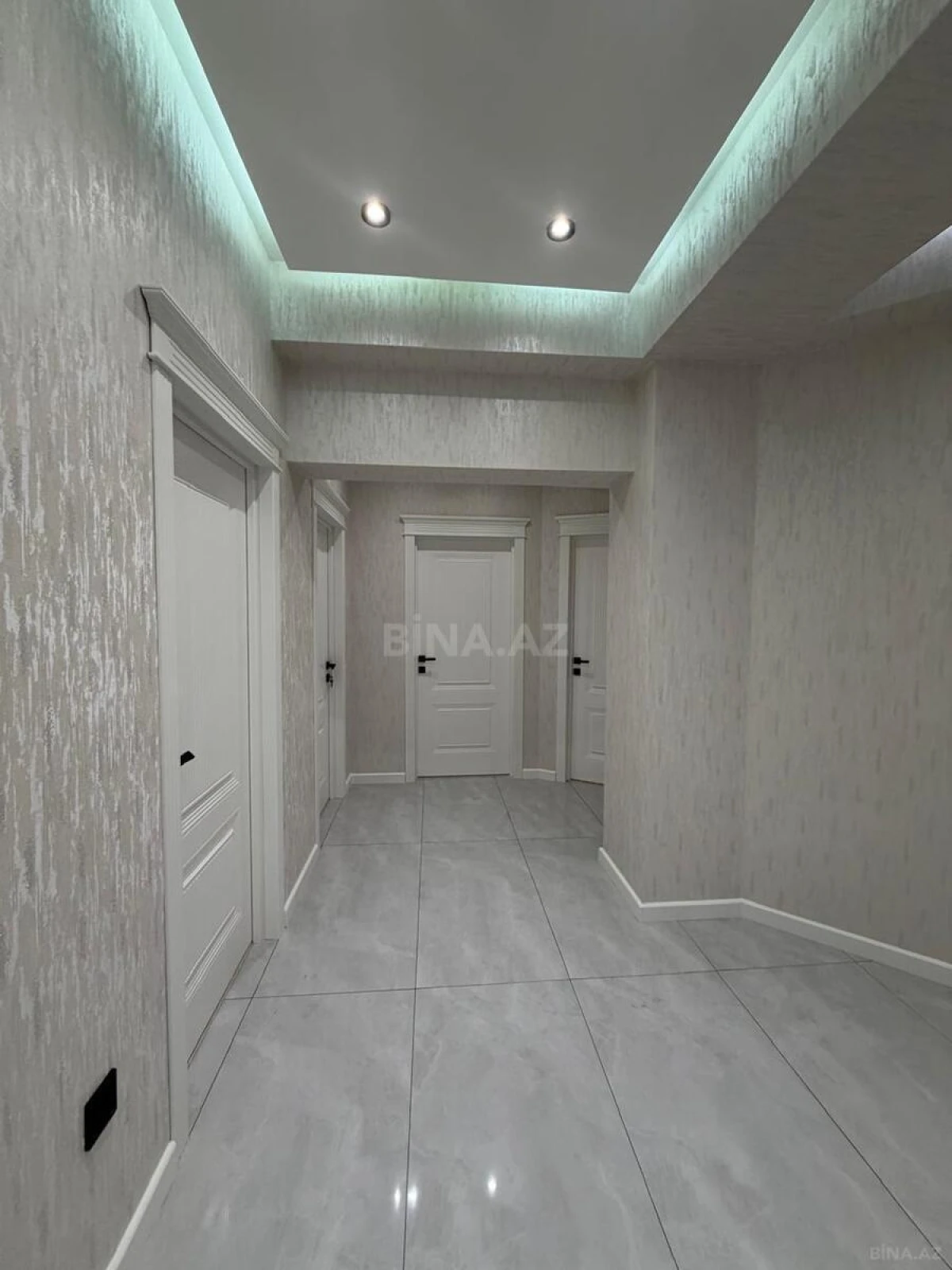 Satılır 3 otaqlı mənzil 108 m²