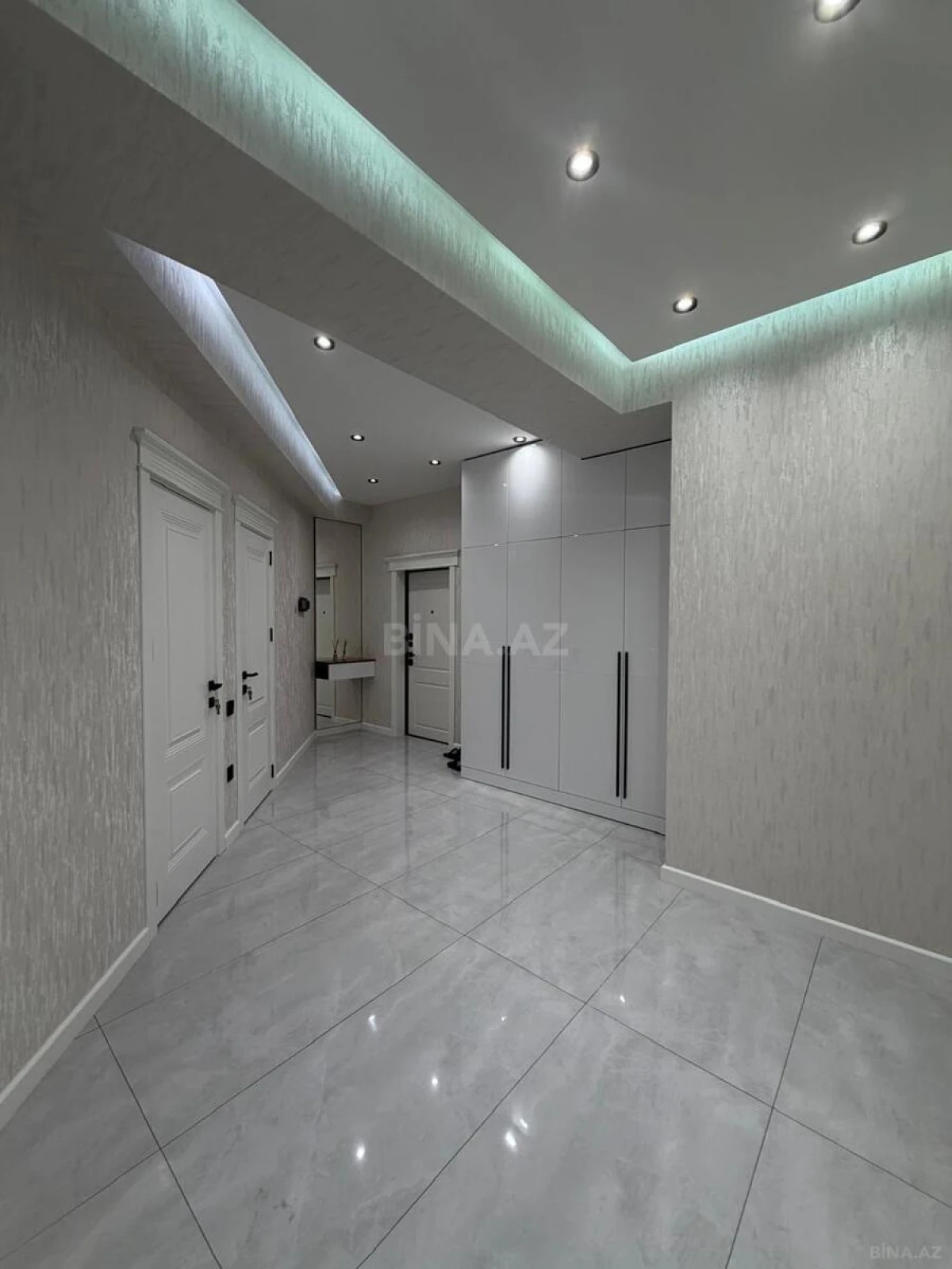 Satılır 3 otaqlı mənzil 108 m²
