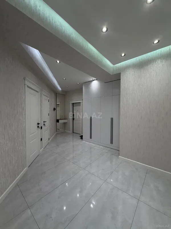 Satılır 3 otaqlı mənzil 108 m²