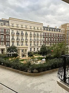 Satılır 5 otaqlı mənzil 185 m²