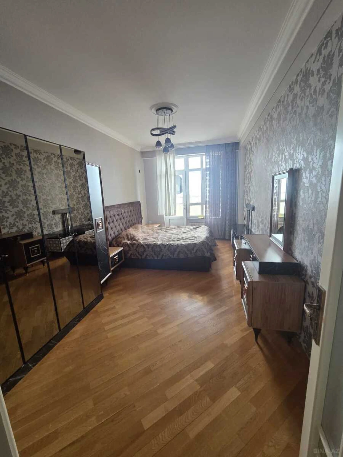 Kirayə verilir 2 otaqlı mənzil 110 m²