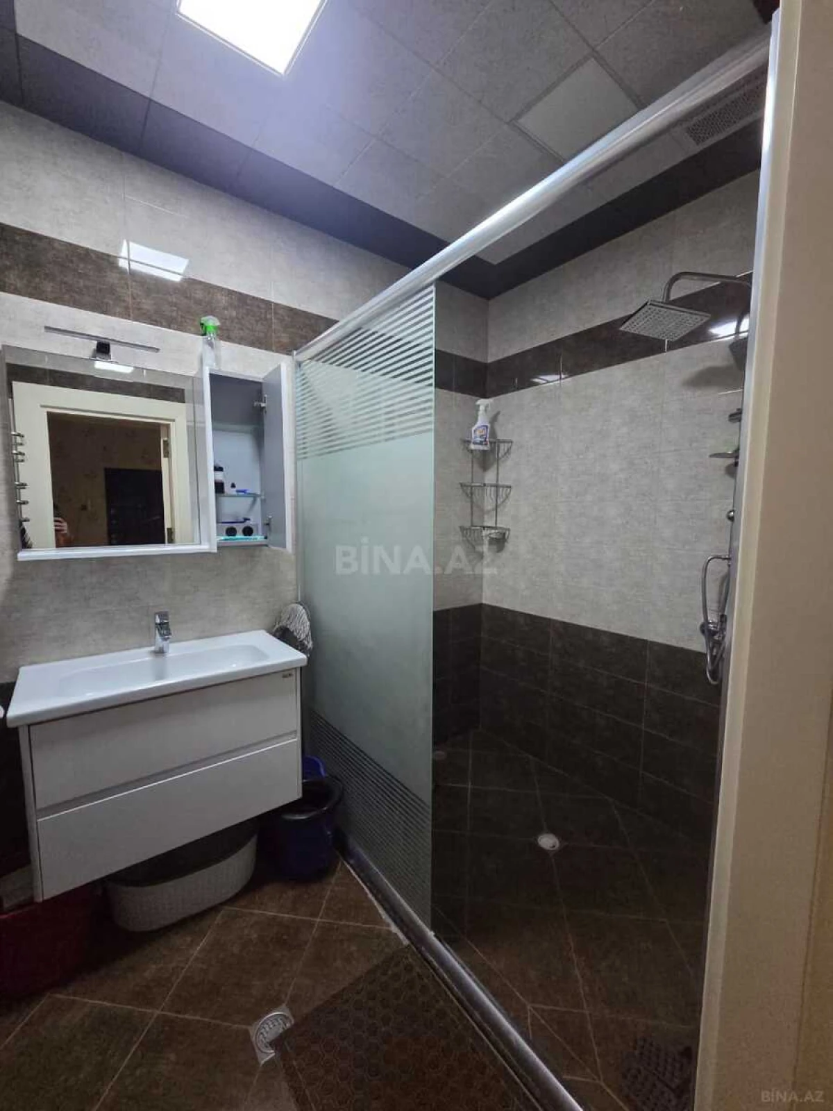Kirayə verilir 2 otaqlı mənzil 110 m²