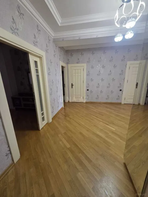 Kirayə verilir 2 otaqlı mənzil 110 m²