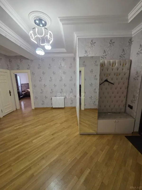 Kirayə verilir 2 otaqlı mənzil 110 m²