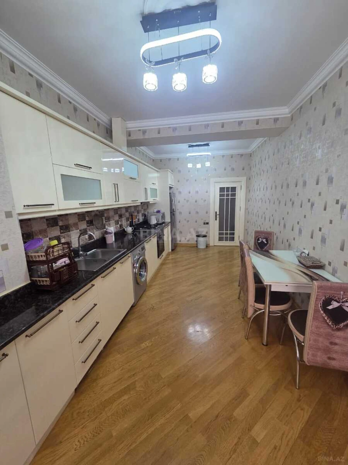 Kirayə verilir 2 otaqlı mənzil 110 m²