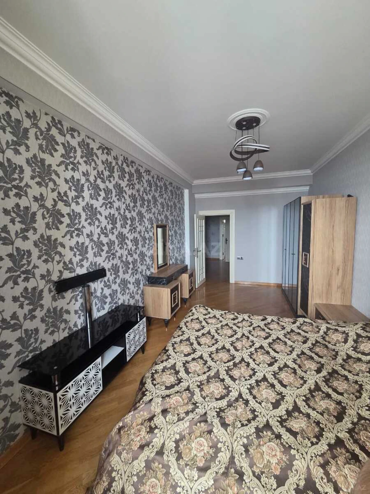 Kirayə verilir 2 otaqlı mənzil 110 m²