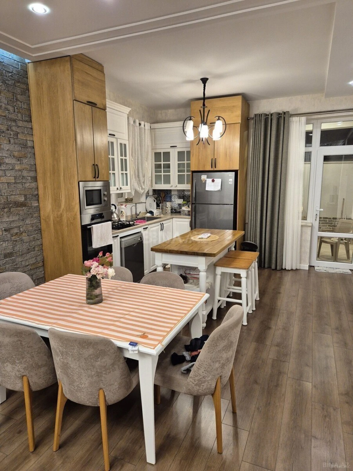 Satılır 2 otaqlı mənzil 54 m²