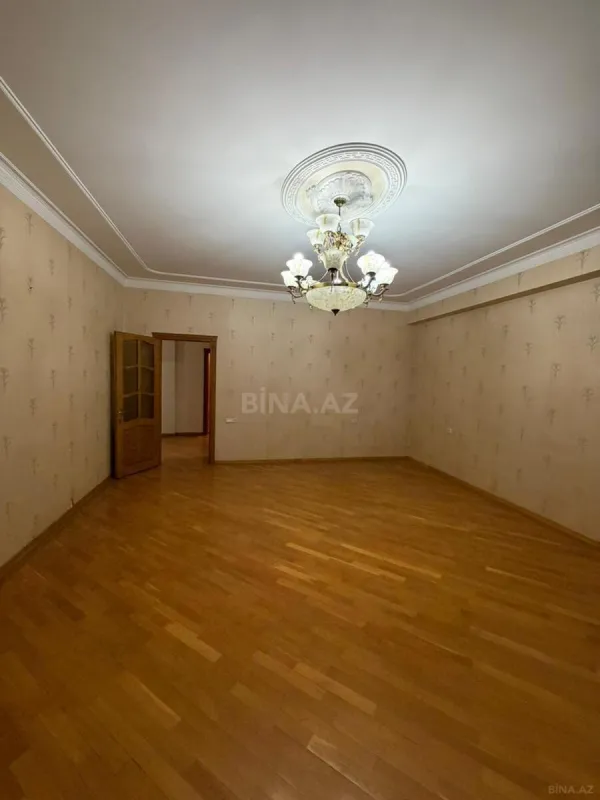 Satılır 4 otaqlı mənzil 175 m²