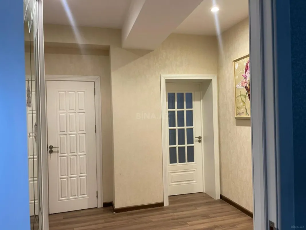 Satılır 2 otaqlı mənzil 82 m²