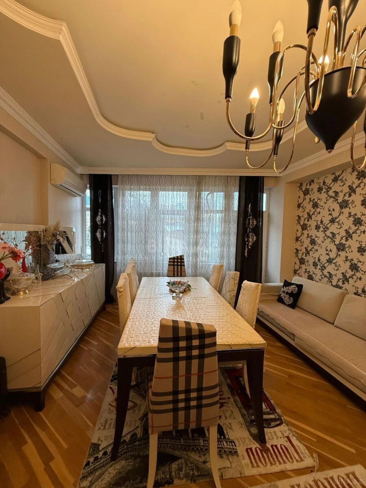 Satılır 3 otaqlı mənzil 145 m²
