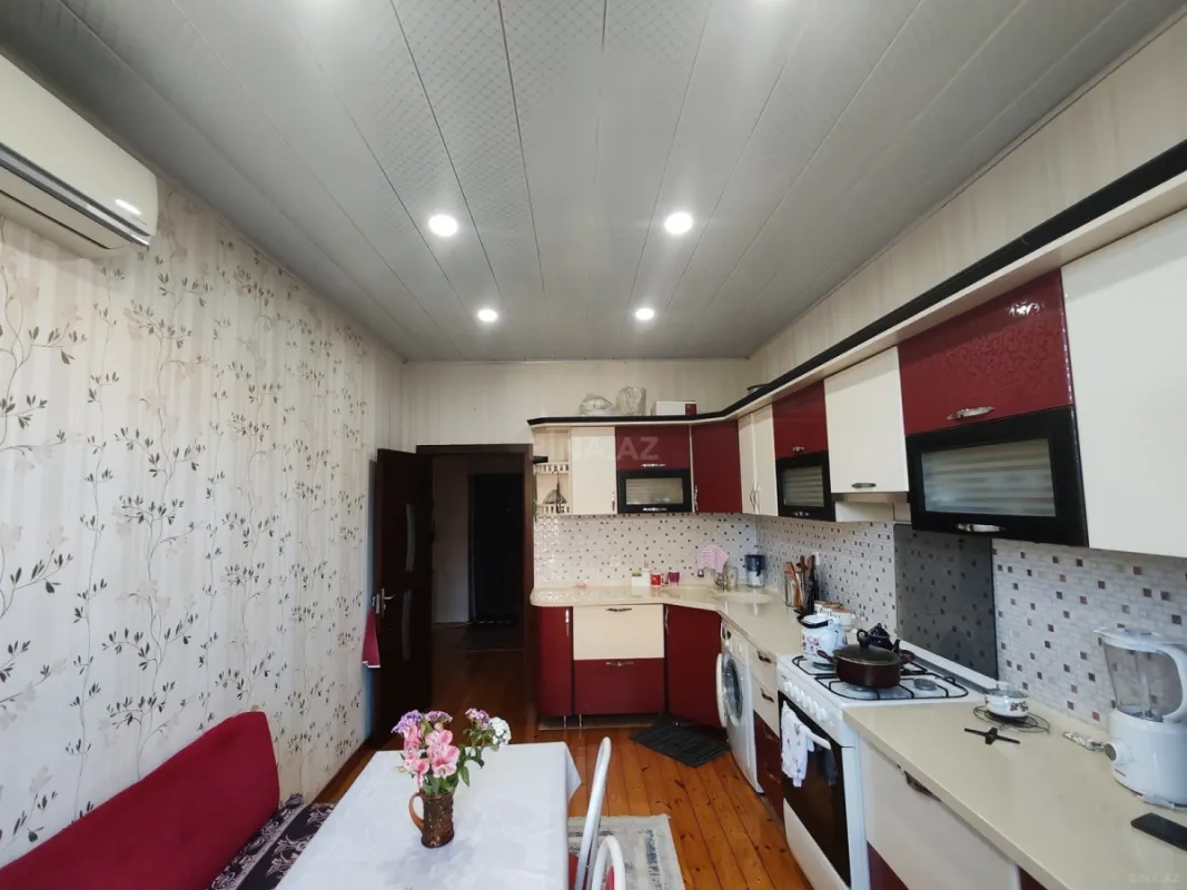 Satılır 2 otaqlı mənzil 93 m²