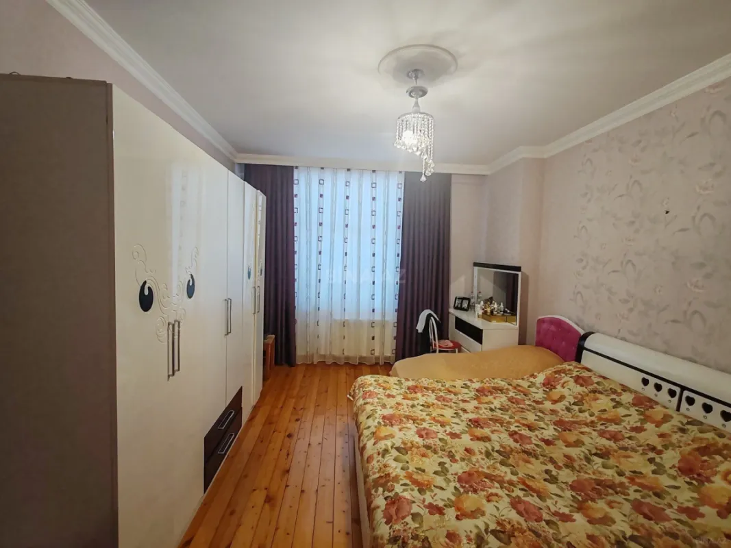 Satılır 2 otaqlı mənzil 93 m²