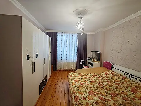 Satılır 2 otaqlı mənzil 93 m²
