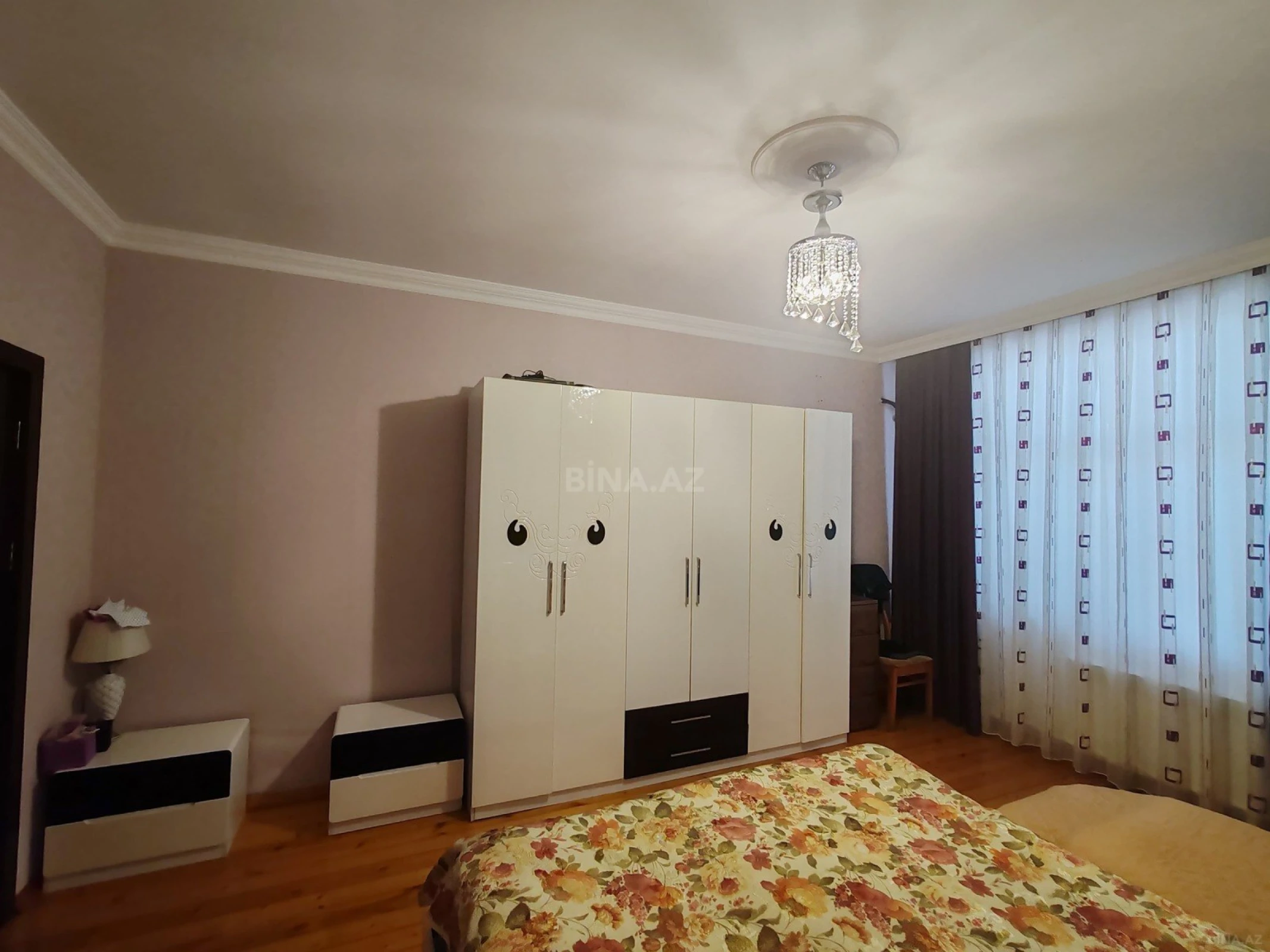 Satılır 2 otaqlı mənzil 93 m²