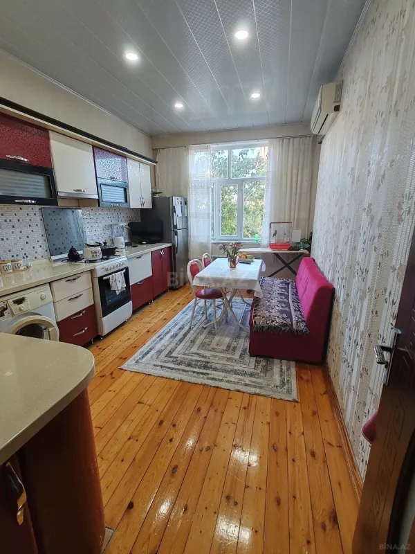 Satılır 2 otaqlı mənzil 93 m²