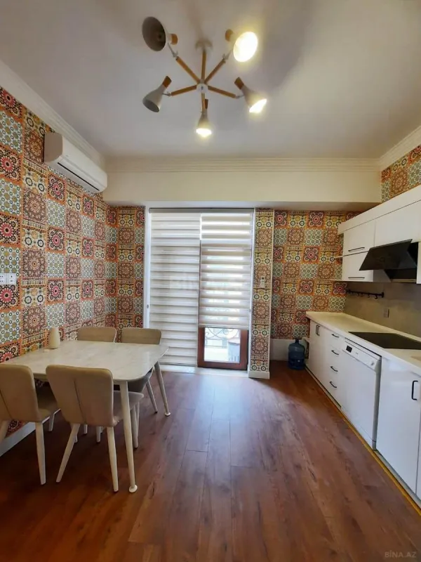 Kirayə verilir 4 otaqlı mənzil 160 m²