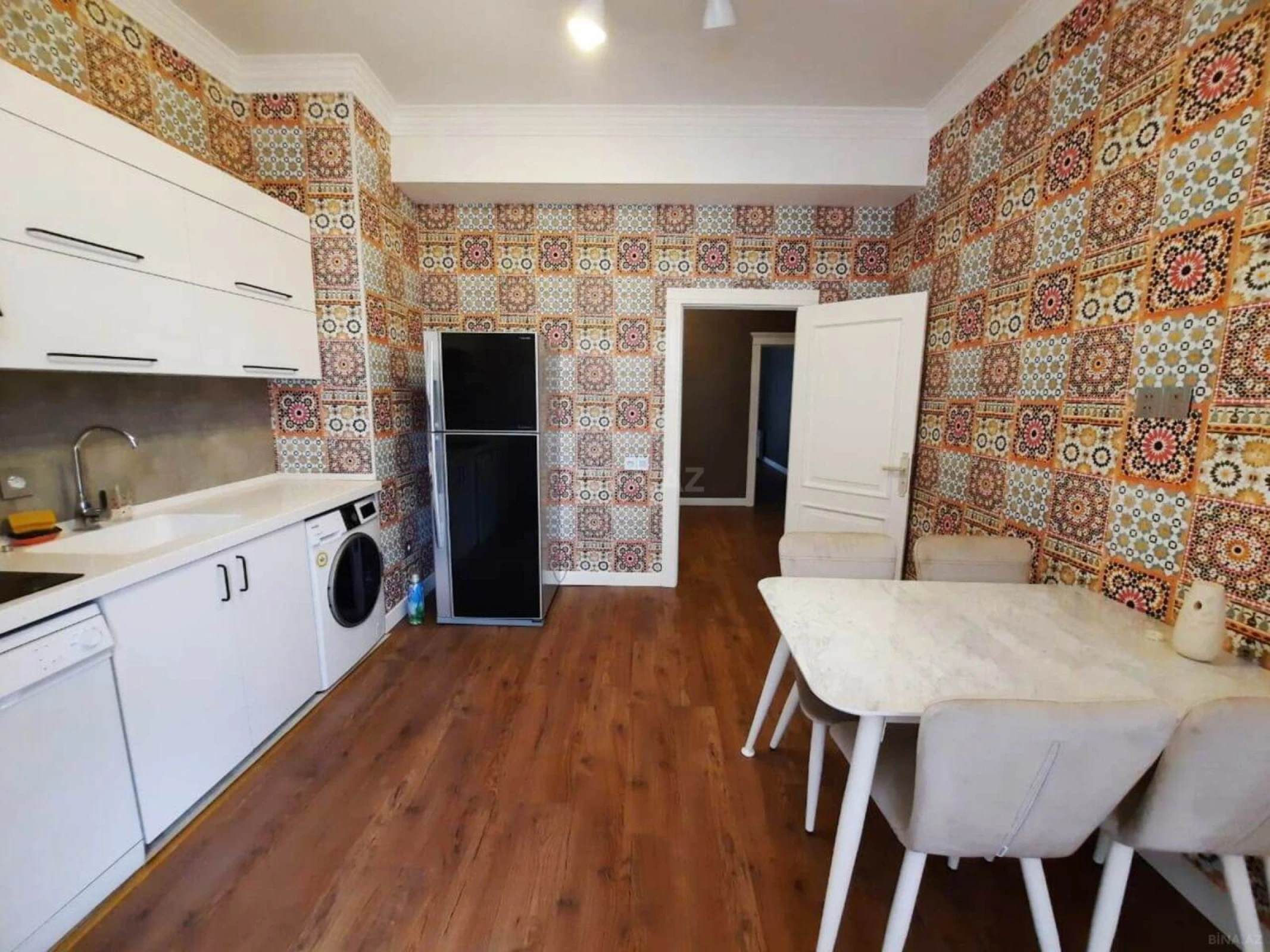 Kirayə verilir 4 otaqlı mənzil 160 m²