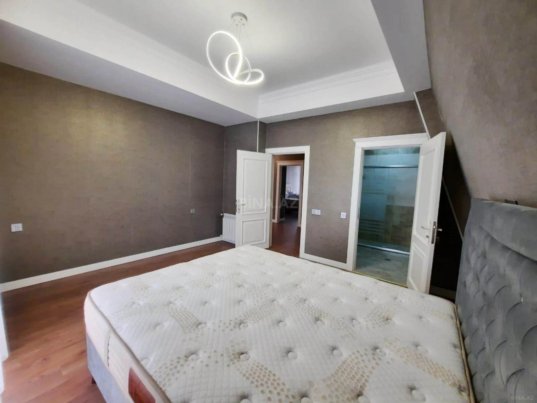 Kirayə verilir 4 otaqlı mənzil 160 m²