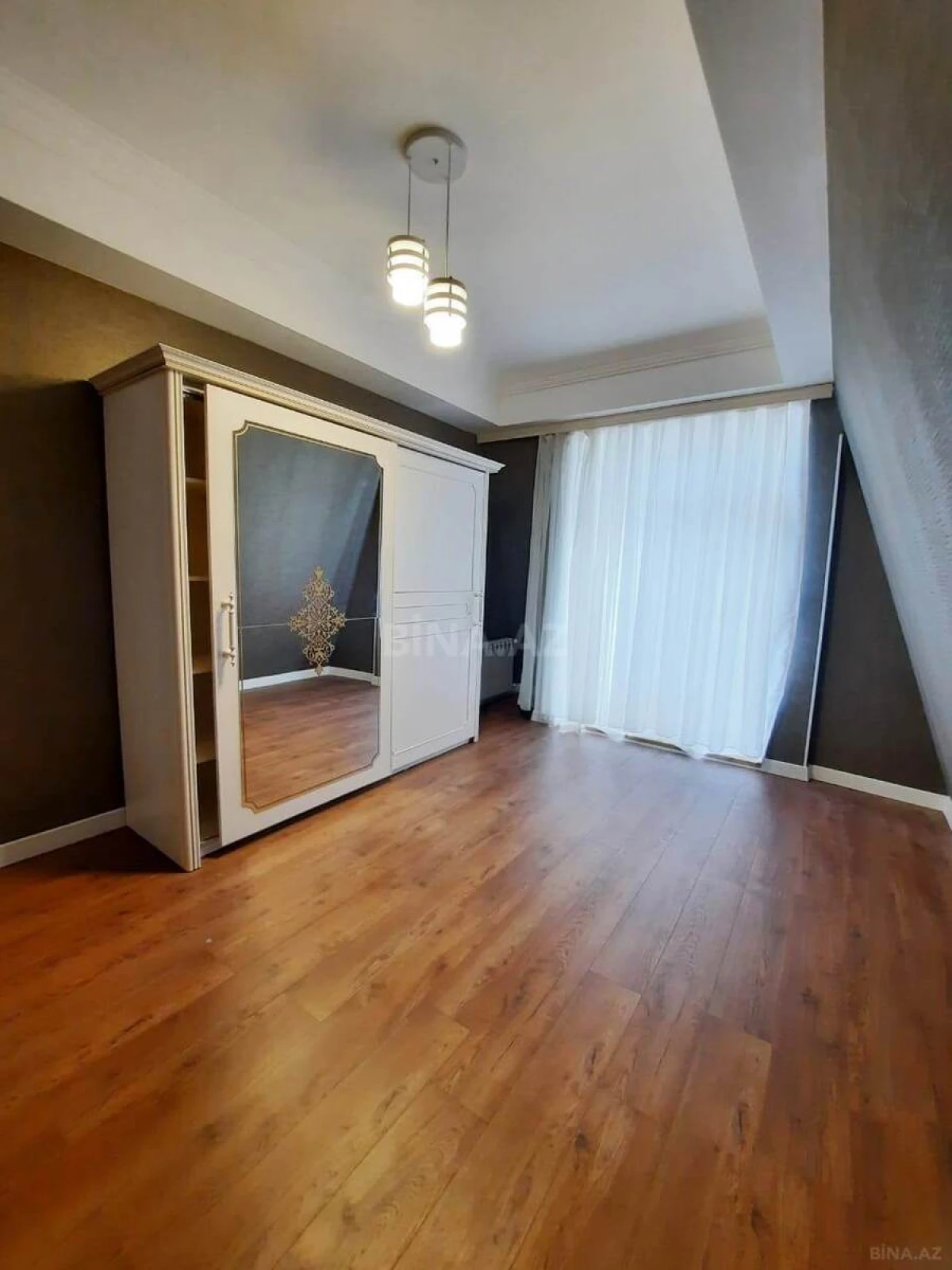 Kirayə verilir 4 otaqlı mənzil 160 m²