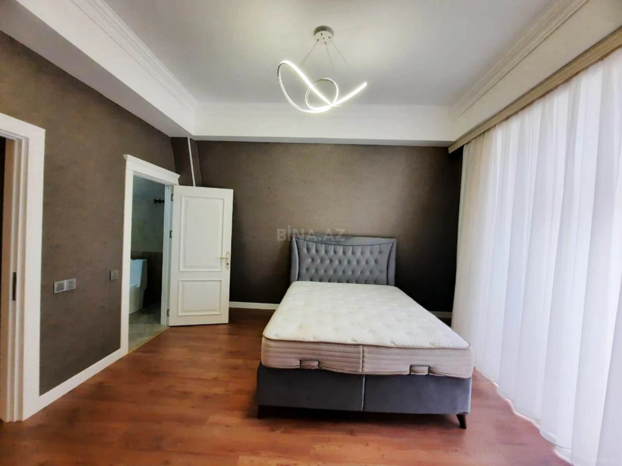 Kirayə verilir 4 otaqlı mənzil 160 m²