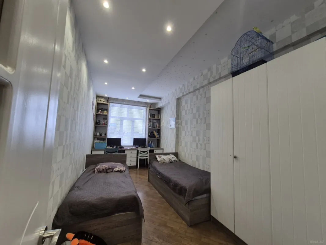 Satılır 3 otaqlı mənzil 140 m²