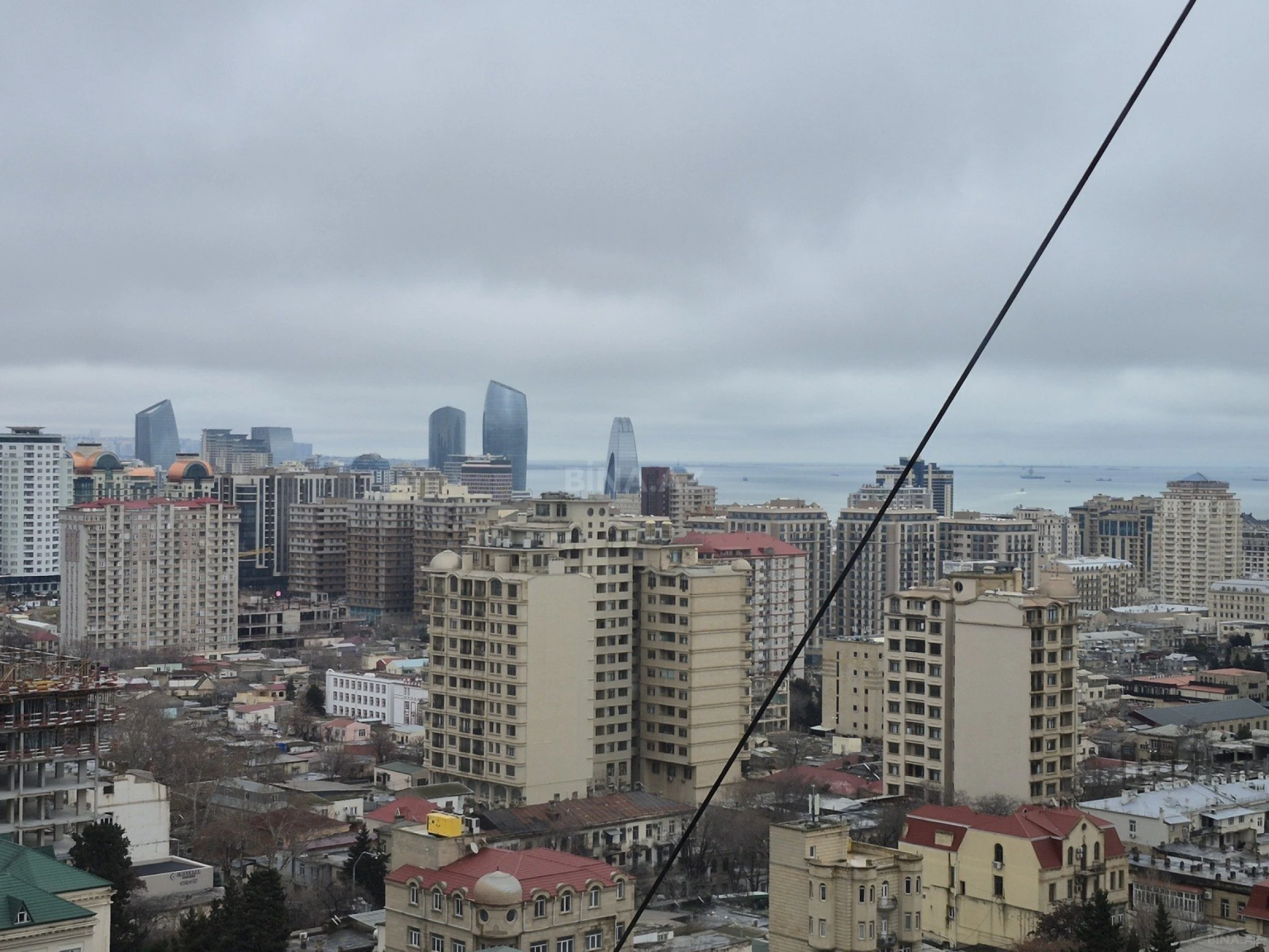 Satılır 3 otaqlı mənzil 140 m²