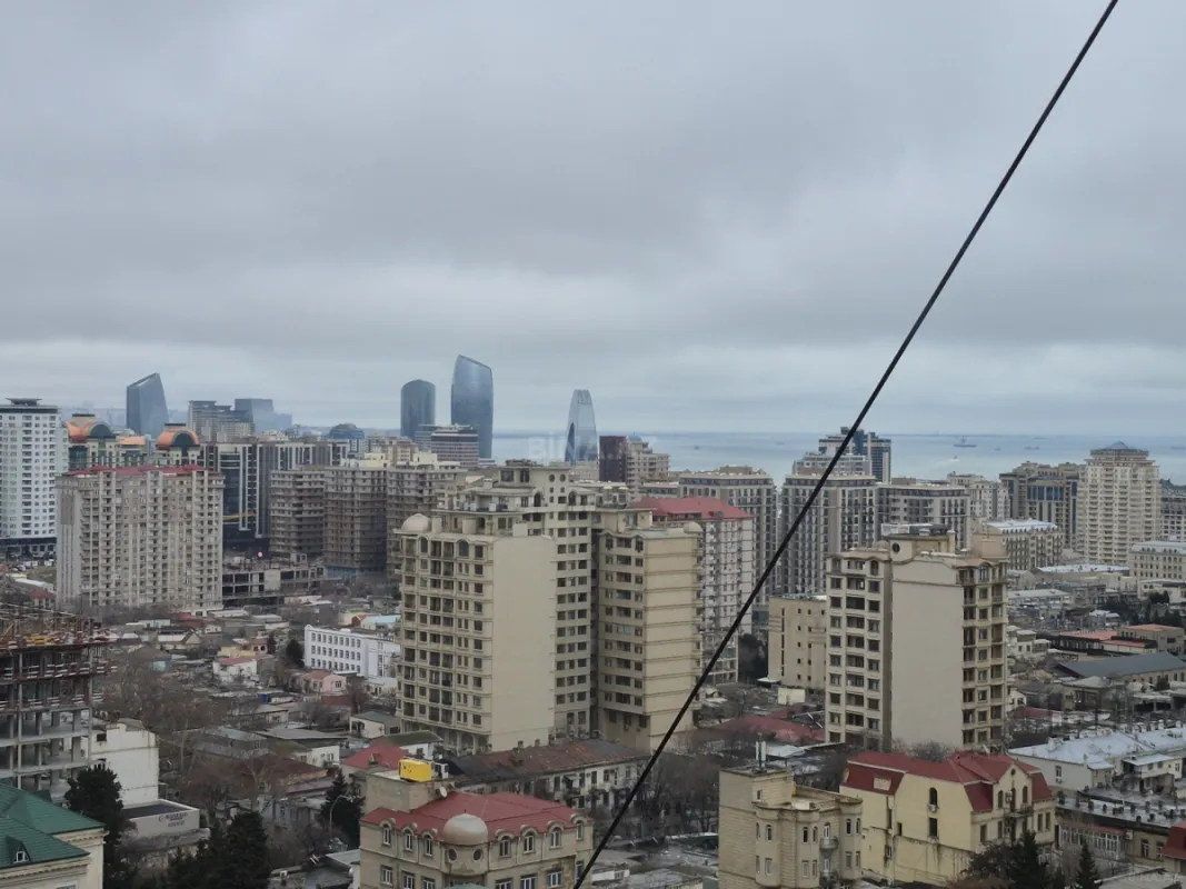 Satılır 3 otaqlı mənzil 140 m²