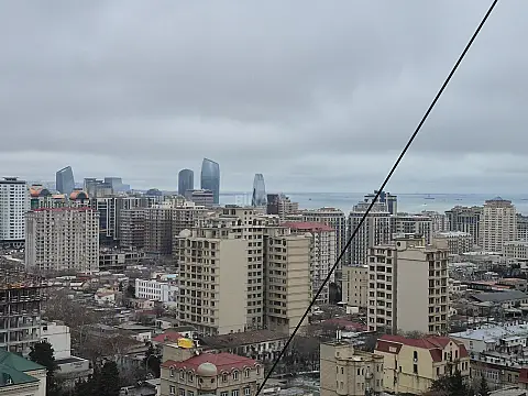 Satılır 3 otaqlı mənzil 140 m²