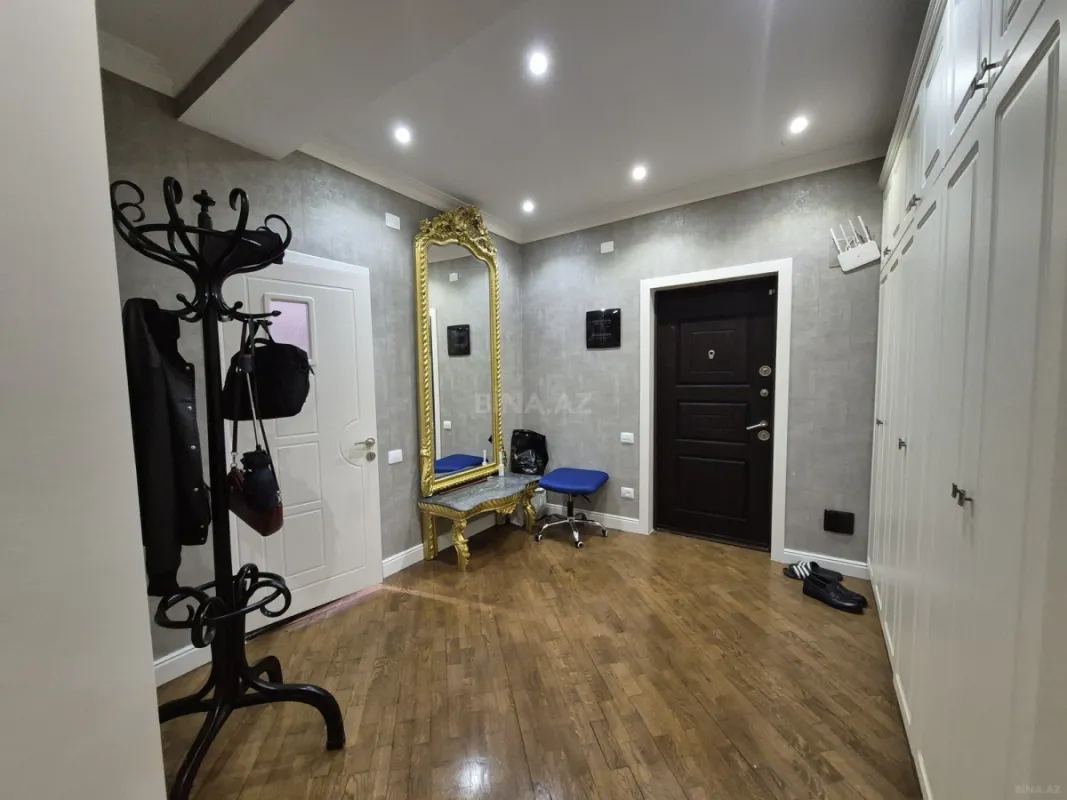 Satılır 3 otaqlı mənzil 140 m²