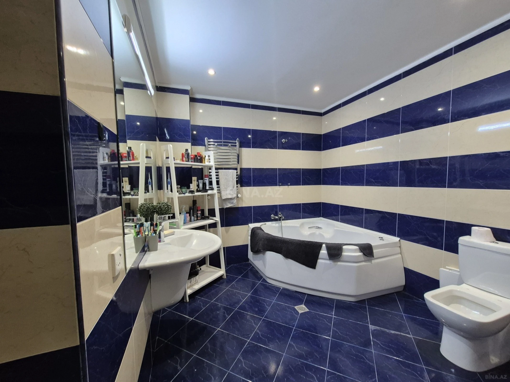 Satılır 3 otaqlı mənzil 140 m²