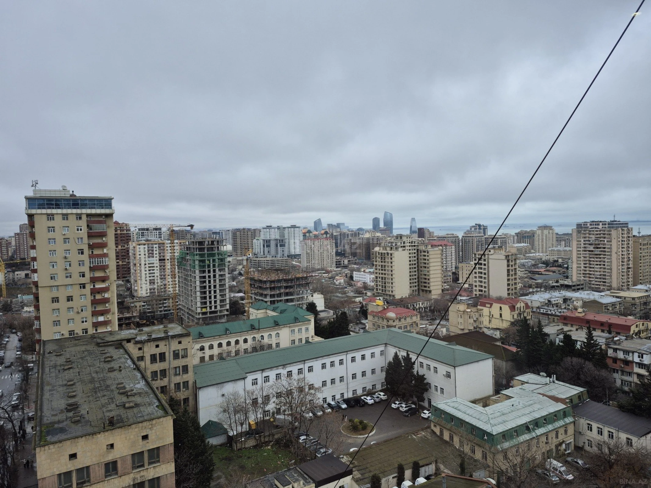 Satılır 3 otaqlı mənzil 140 m²