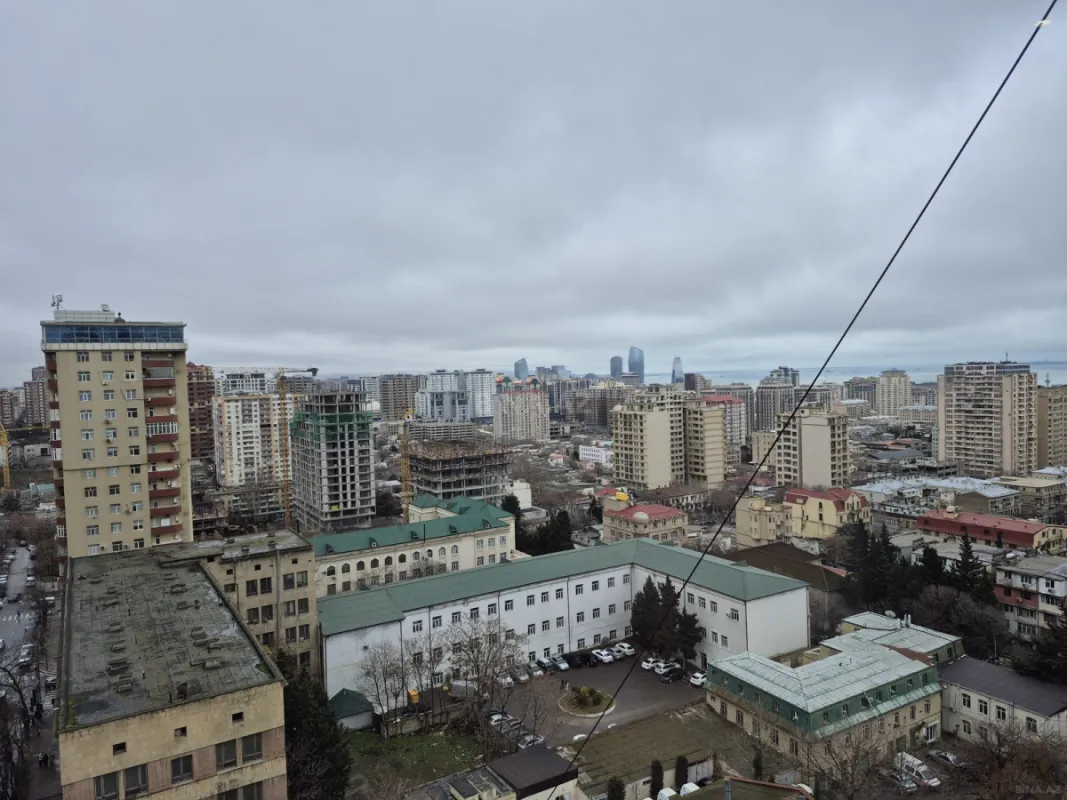 Satılır 3 otaqlı mənzil 140 m²