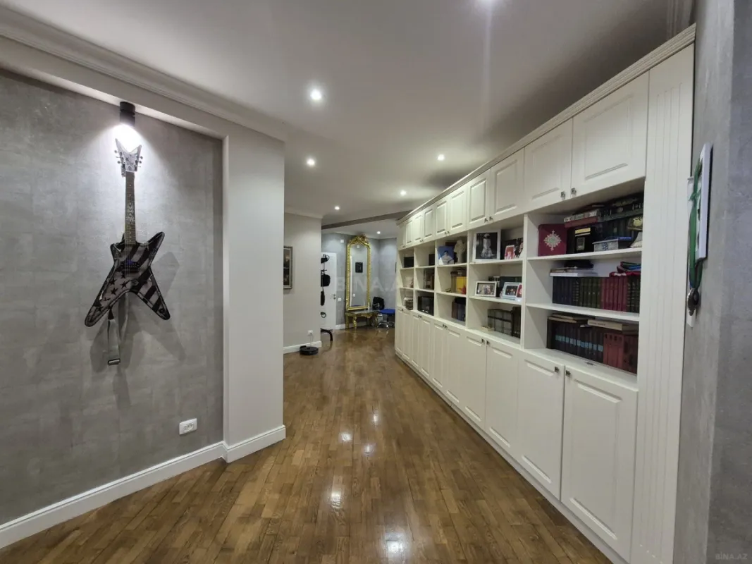 Satılır 3 otaqlı mənzil 140 m²