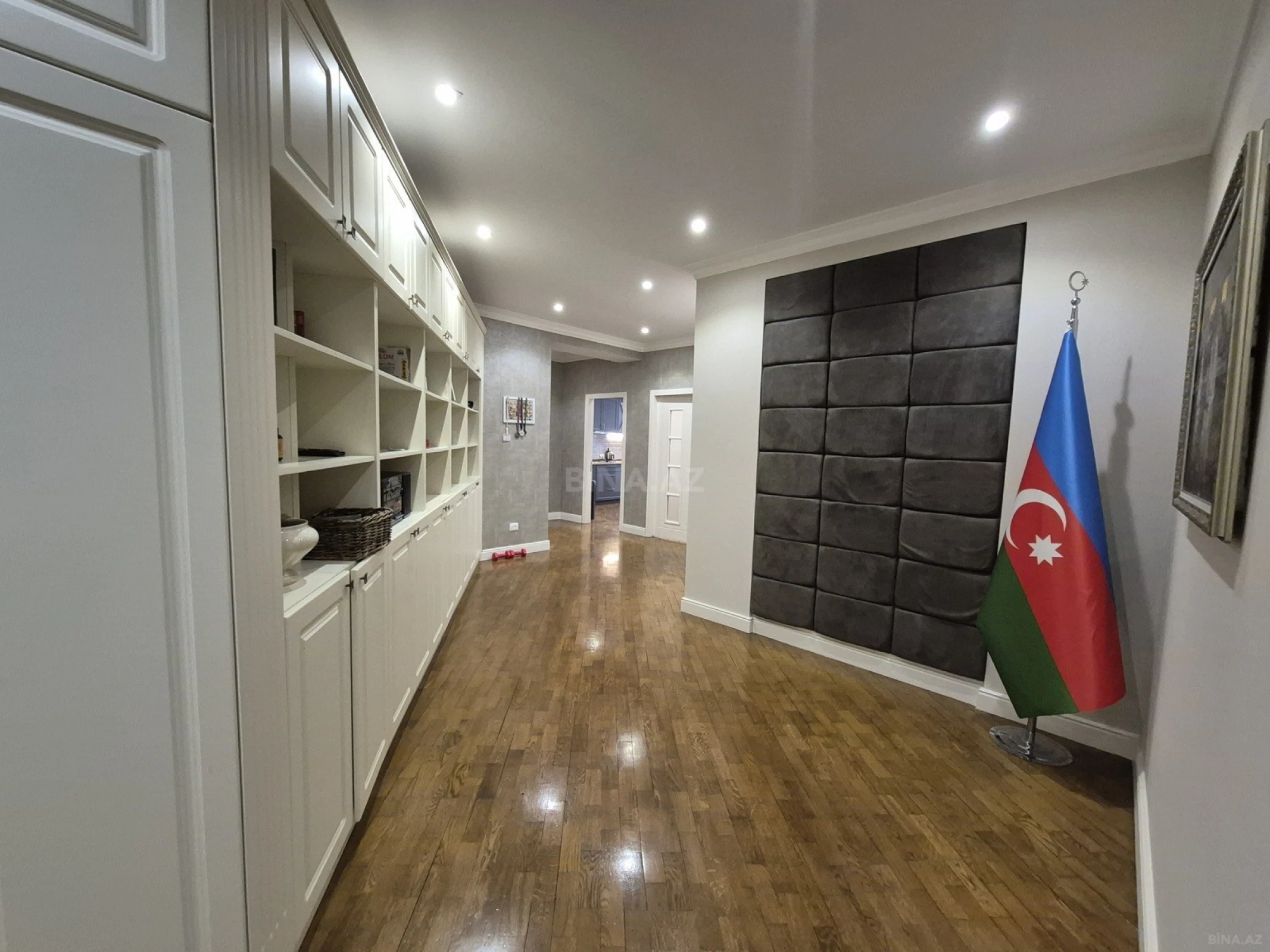Satılır 3 otaqlı mənzil 140 m²